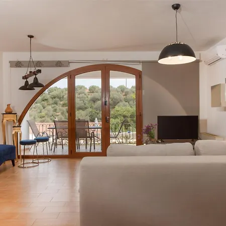 Zen Serenity Retreat With Great Outdoors, Pool & Parking * Aptera
